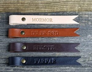 bogmærke med navn, Bogmærke, bogmærke med tekst, personligt bogmærke, gave til bedste, julegaveide, bedsteforældregave, læder bogmærke,