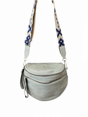 crossbody taske med god plads, rummelig crossbody taske, rummelig hverdagstaske, skuldertaske, taske med lang rem, taske i imiteret læder PU taske