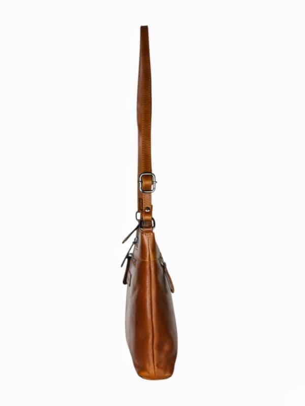 skuldertaske i flot læder, lædertaske, taske med justerbar rem, lædertaske, crossbody taske, hverdagstaske