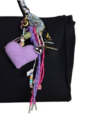 bag charm med hæklet hjerte, taskepynt med hjerte, taskepynt, bag charm,