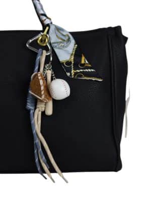bag charm baseball, bag charm med bat og bold, taskepynt med baseball, taskepynt, nøglering baseball, nøglering, charm