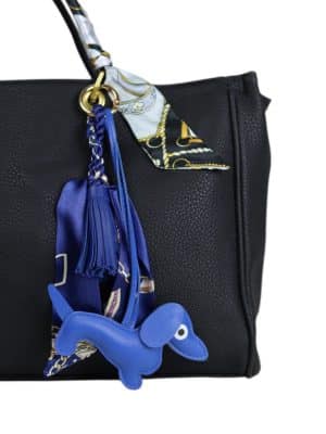 bag charm hund, taskepynt med hund, bag charm med hund, taskepynt blå hund
