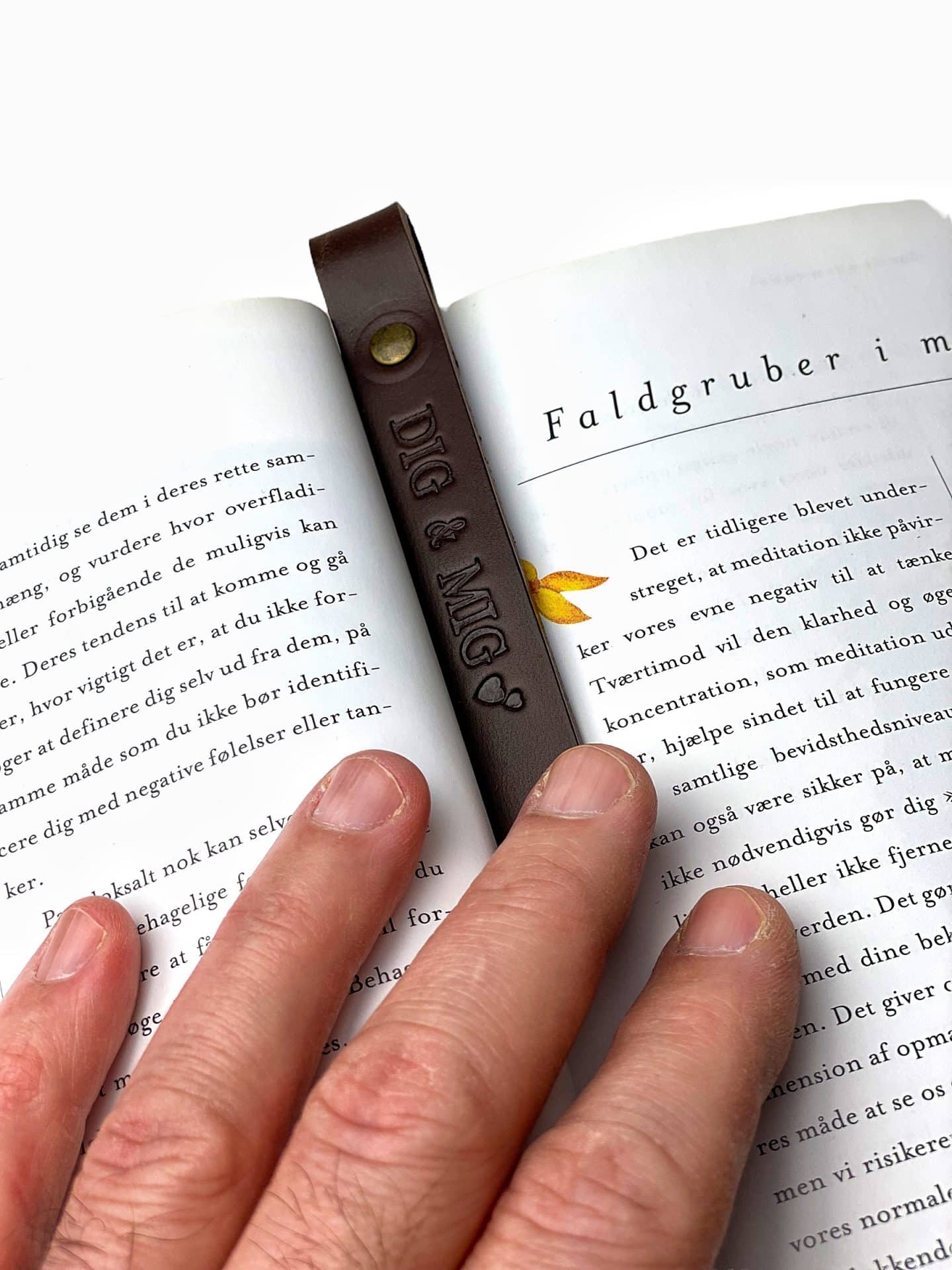 Bogmærke bukket1 bogmærke med navn, personligt bogmærke, bogmærke i læder, bogmærke i læder med navn