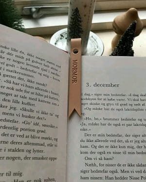 bogmærke med navn, personligt bogmærke, bogmærke i læder, bogmærke i læder med navn