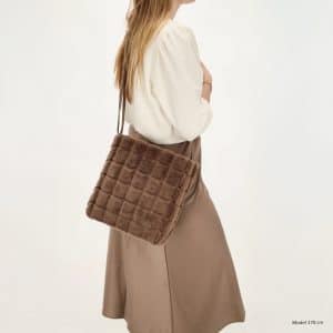 Skuldertaske i kunstpels, taske i faux fur, blød skuldertaske, trendy taske i fake fur, crossbody taske i kunstpels