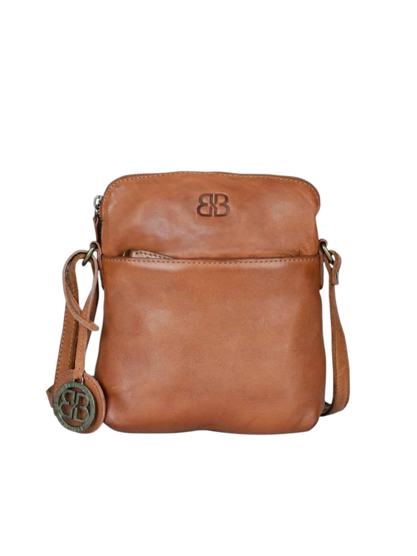 Photoroom_20260117_144351 crossbody taske i læder, lædertaske, lille lædertaske, crossbody taske i glat læder, blød lædertaske, lille, blød lædertaske