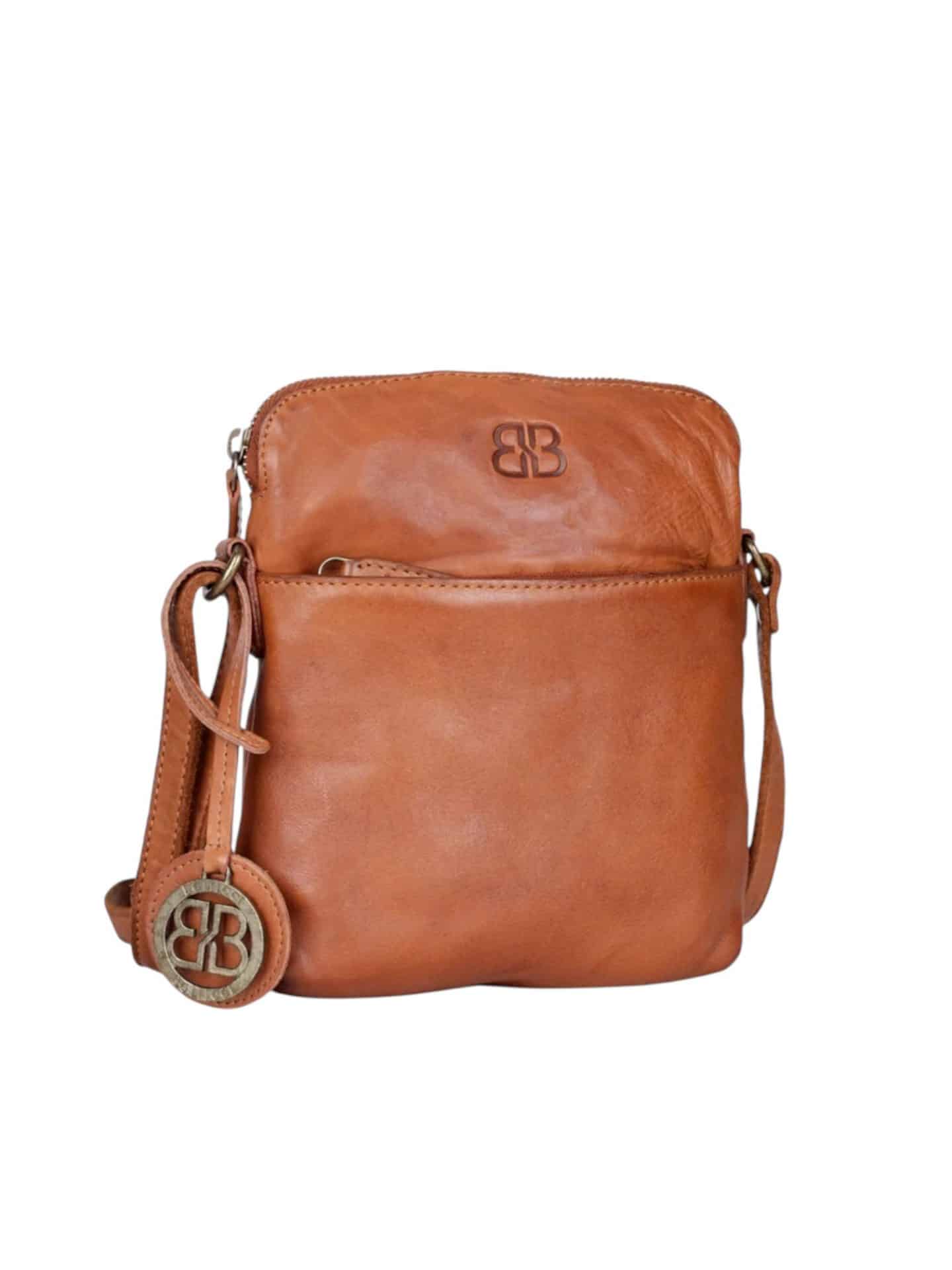 Photoroom_20260117_144418 crossbody taske i læder, lædertaske, lille lædertaske, crossbody taske i glat læder, blød lædertaske, lille, blød lædertaske