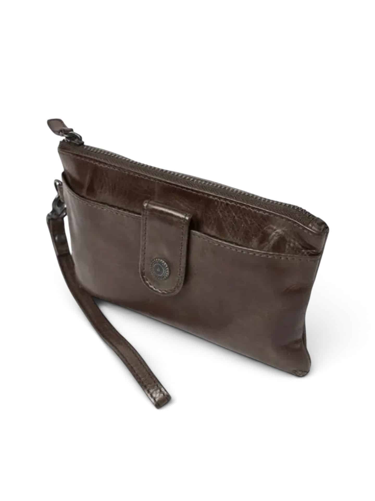 Photoroom_20260817_133605 clutch i vasket læder, læder clutch, clutch fra pia ries, lille taske med kortlommer, stor pung, der kan bruges som lille taske, pung med plads til telefon
