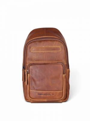 sling bag i læder, sling bag, herre taske, unisex taske, cognac sling bag, rummelig sling bag,