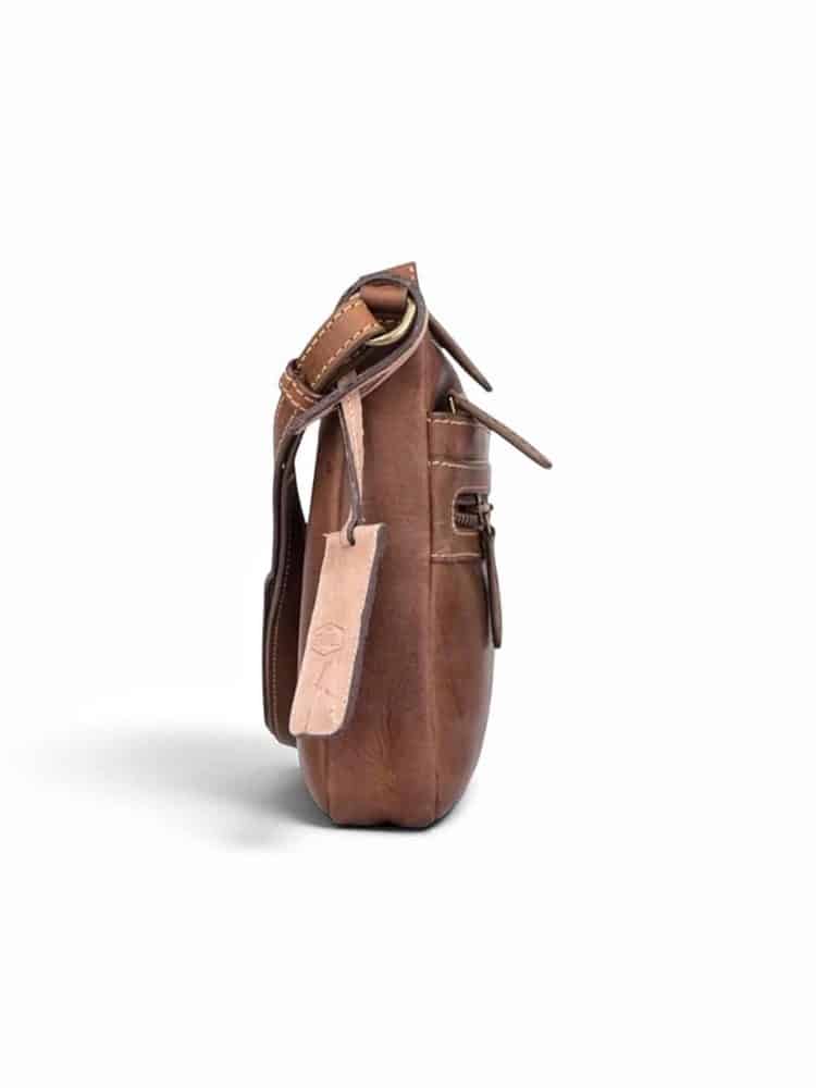 Photoroom_20260905_184752 crossbody taske i læder, lille lædertaske, klille skuldertaske, flot lædertaske med lang rem, lille lædertaske med lang rem., crossbody taske med justerbar rem